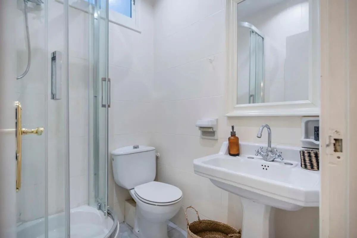 アパート Elegant 4 Bedrooms 3 Bathrooms Catalan Home バルセロナ