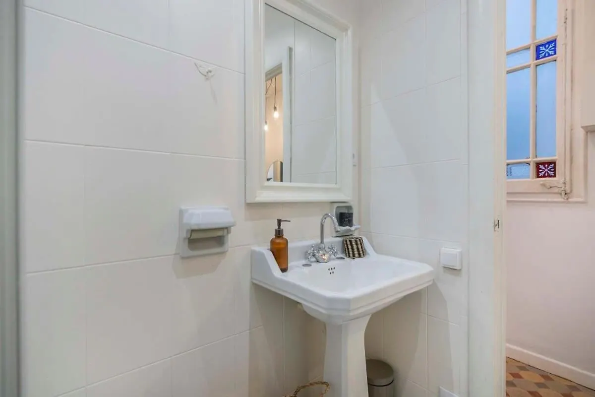 Elegant 4 Bedrooms 3 Bathrooms Catalan Home Barcelone