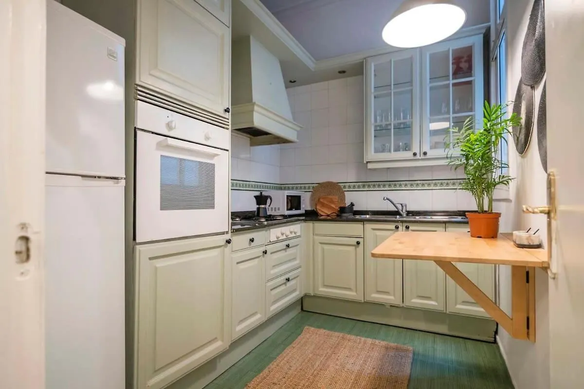 Elegant 4 Bedrooms 3 Bathrooms Catalan Home Barcelona 0*,