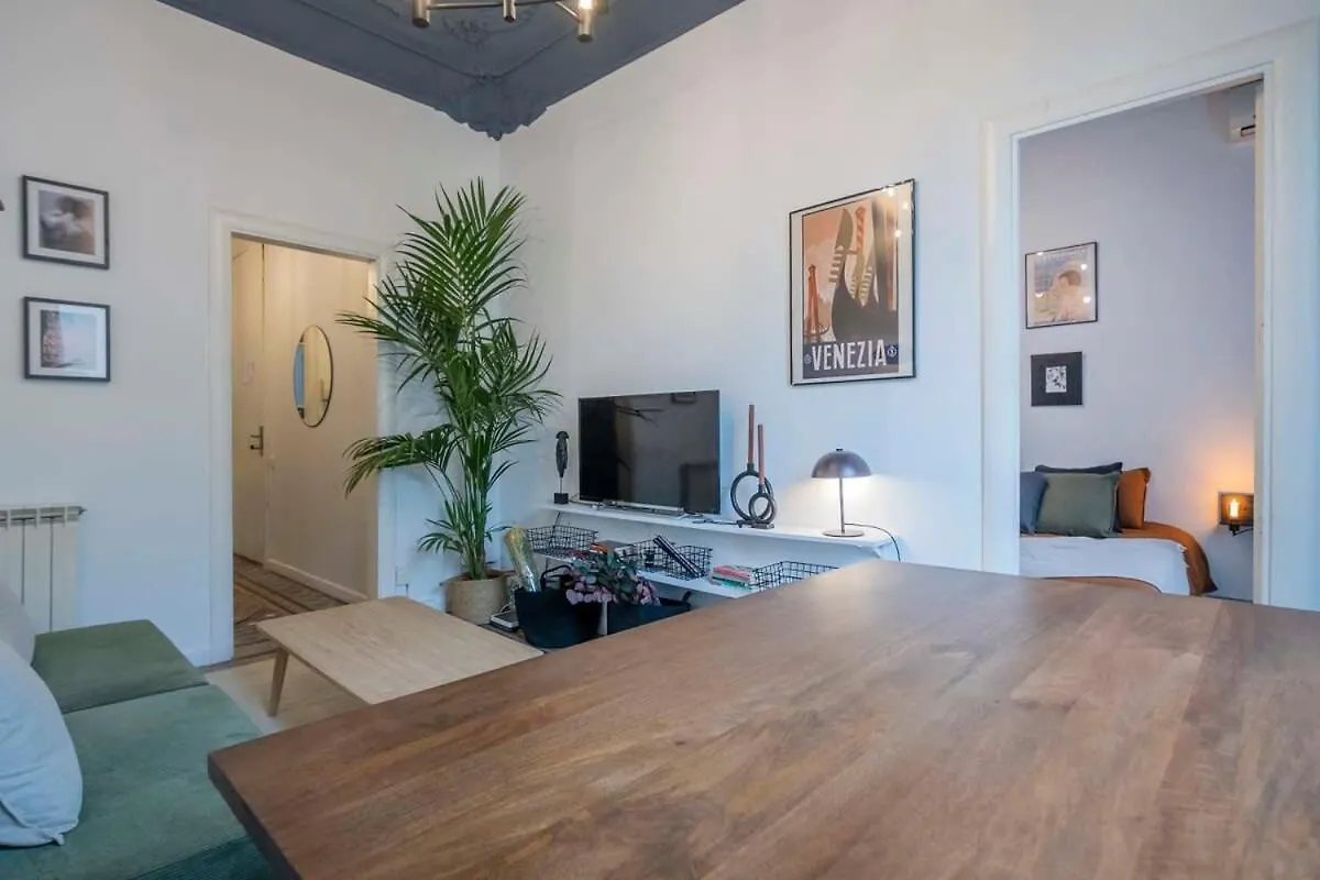 Elegant 4 Bedrooms 3 Bathrooms Catalan Home Barcelona 0*,  Spain