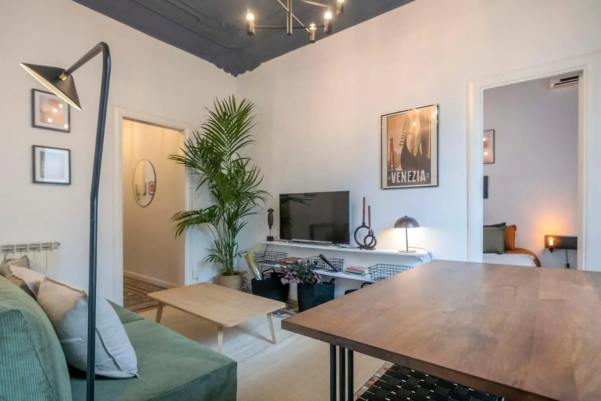 Elegant 4 Bedrooms 3 Bathrooms Catalan Home Barcelona Apartment