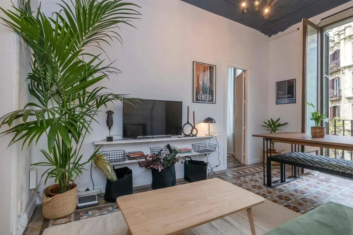 Elegant 4 Bedrooms 3 Bathrooms Catalan Home Barcelona 0*,  Spain