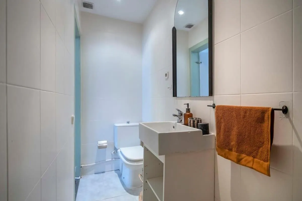 Elegant 4 Bedrooms 3 Bathrooms Catalan Home Barcelona 0*,  Spain