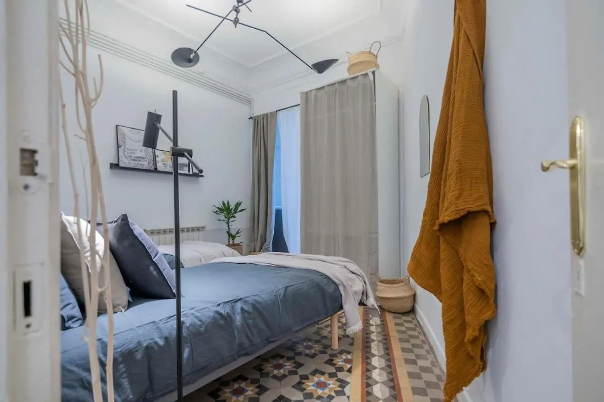 Elegant 4 Bedrooms 3 Bathrooms Catalan Home Barcelona Apartment