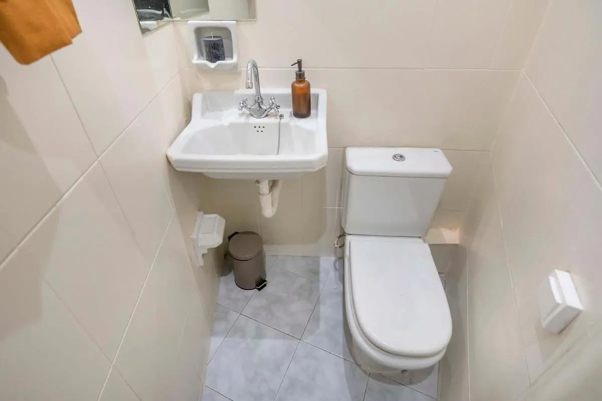 Elegant 4 Bedrooms 3 Bathrooms Catalan Home Barcelona Apartment
